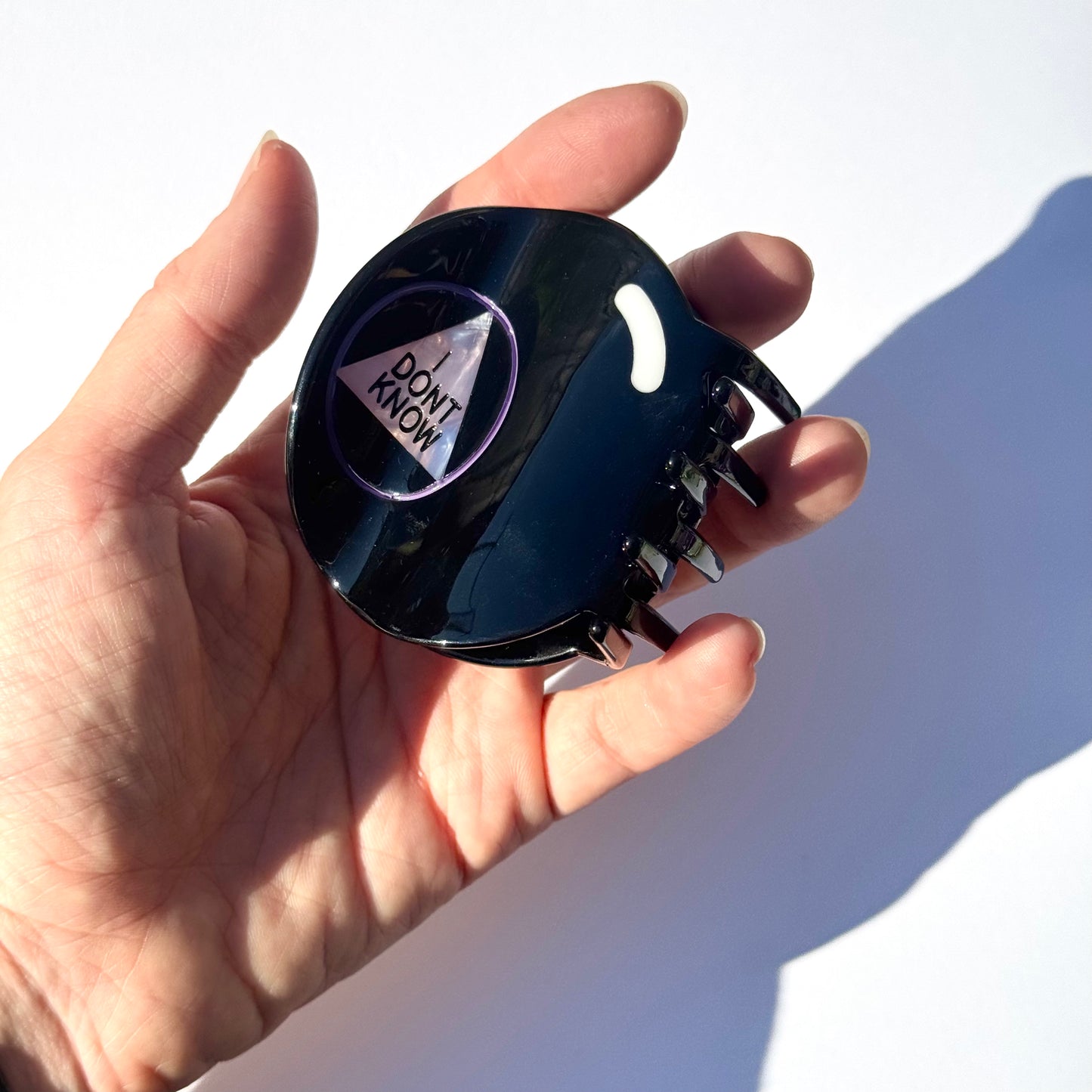 S-Magic 8 Ball Hair Claw