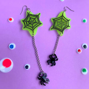 spider web earrings (glow in the dark)