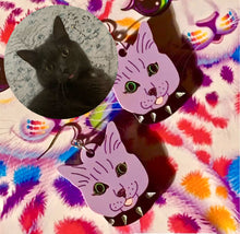 Load image into Gallery viewer, wearable custom pet portrait