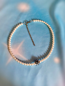 pearl clutcher necklace