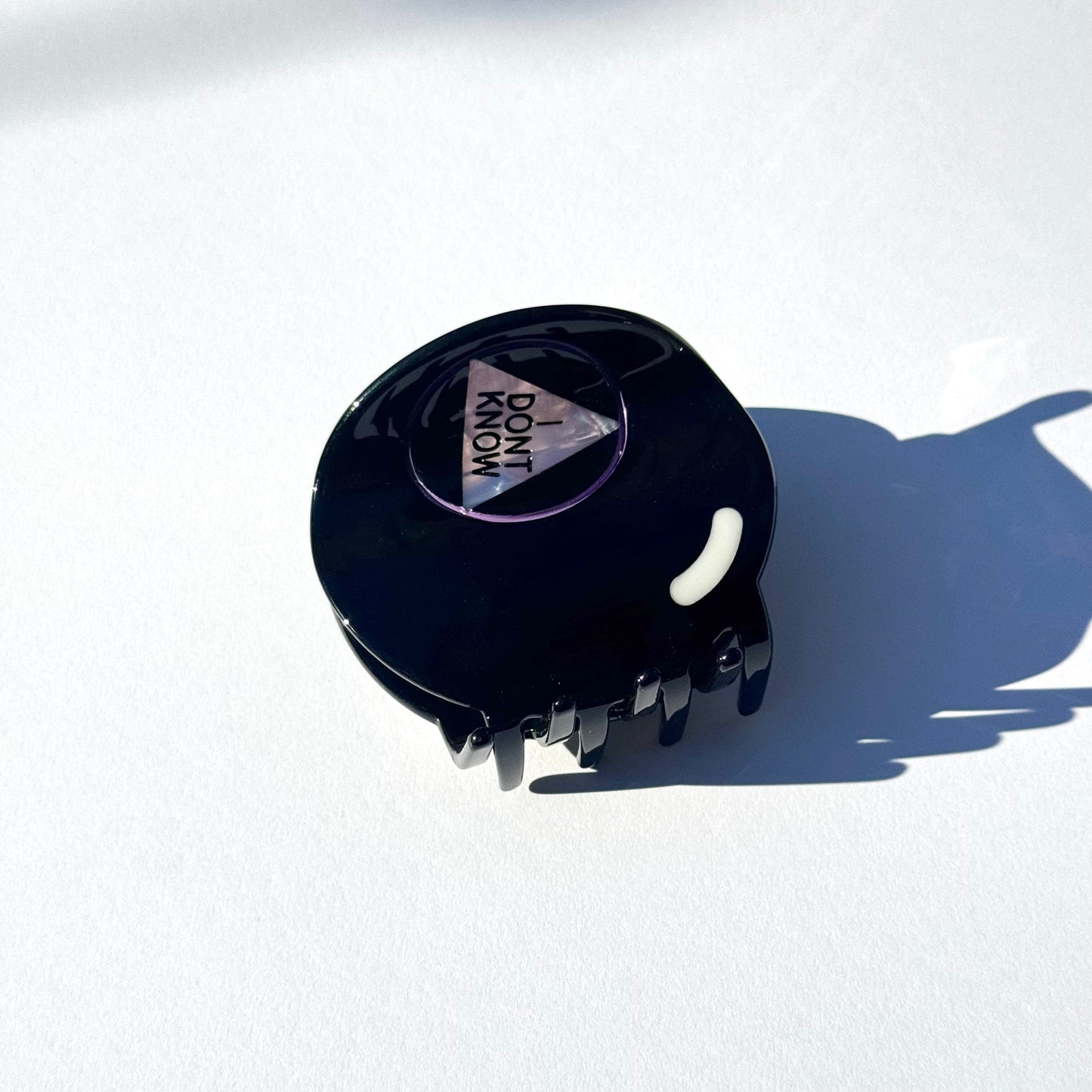 S-Magic 8 Ball Hair Claw