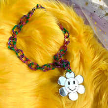 Load image into Gallery viewer, smiley flower necklace